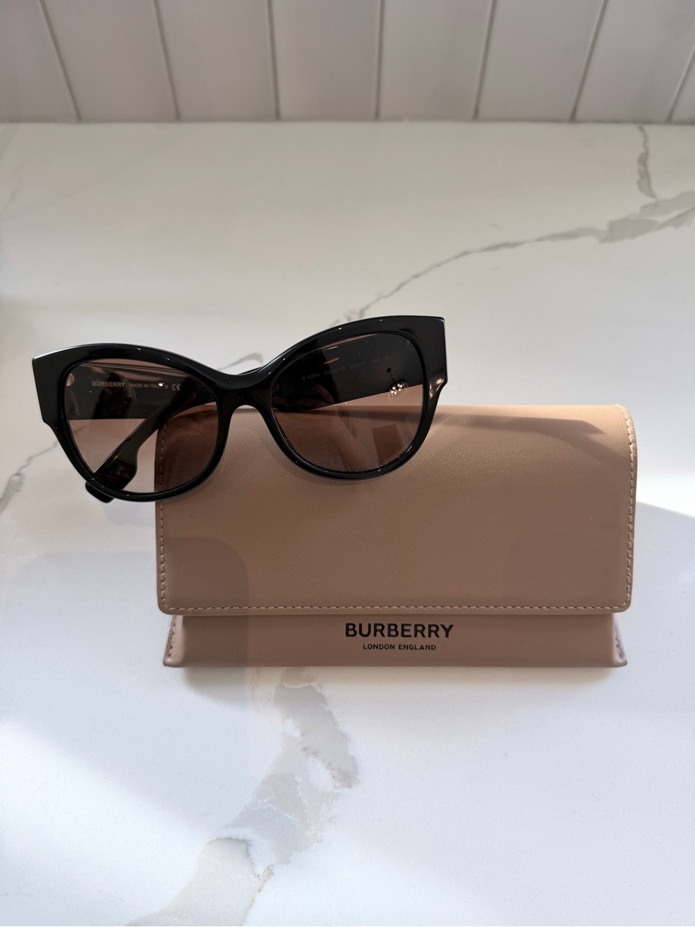 BNWT Burberry Cat-Eye Sunglasses B4294